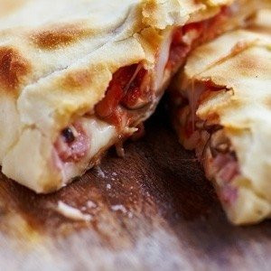 Calzone prosciutto cotto funghi carciofi